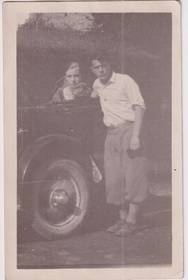 Художник К. Терешкович с будущей женой Иветт. Фотография на открытом письме. Конец 1920-х - 