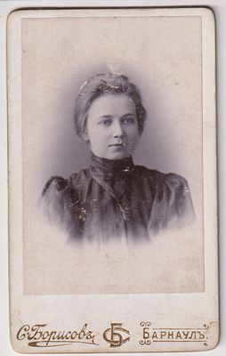 Девочка - подросток. Визит-портрет. Фот. С. Борисова в Барнауле. . 6,8 х 10,8 см.