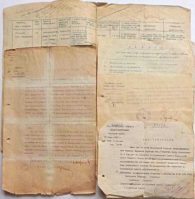 [Подписи Министра финансов Временного правительства и Наркома] Удостоверения и анкета 