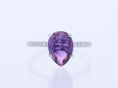 Ring 2,44 ct. Sapphire, Diamonds 750 White gold 18 kt. IGI certificate. Product Description: 