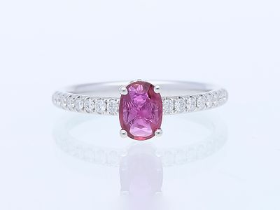 Ring 0,86 ct. Ruby, Diamonds 750 White gold 18 kt. IGI certificate. Product Description: 