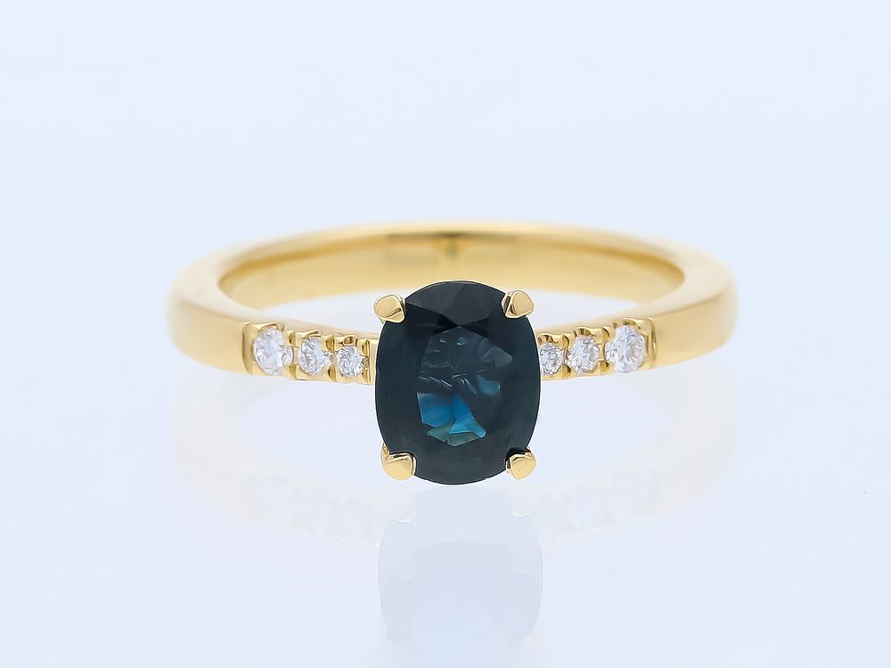 Ring 1,12 ct. Sapphire, Diamonds 750 Yellow gold 18 kt. IGI certificate. Product Description: 