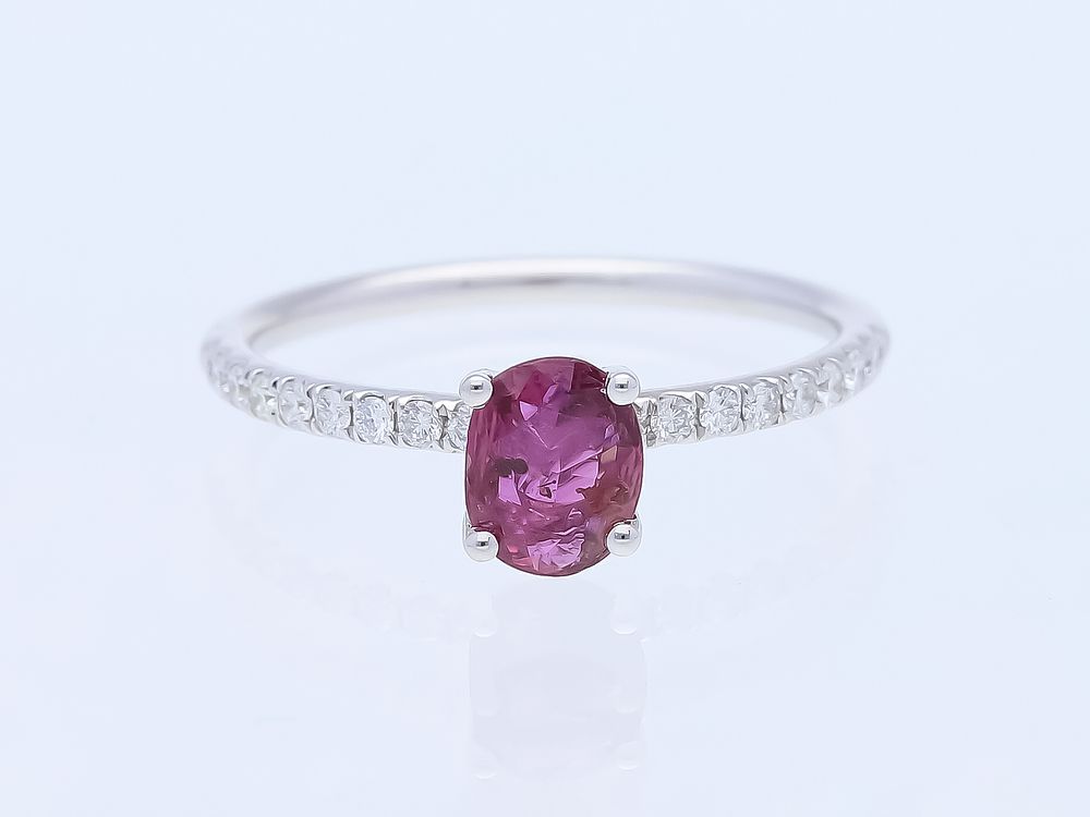 Ring 0,97 ct. Ruby, Diamonds 750 White gold 18 kt. IGI certificate. Product Description: 