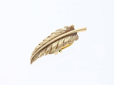 vintage Cartier feather earring 585 yellow gold 14 carat, original case. Product Description: 