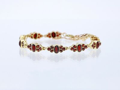 Bracelet 10,00 ct. Garnets 333 Yellow gold 8 kt. Product Description: 
Material: Yellow gold 