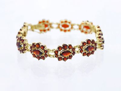 Bracelet 20,00 ct. Garnets 333 Yellow gold 8 kt. Product Description: 
Material: Yellow gold 