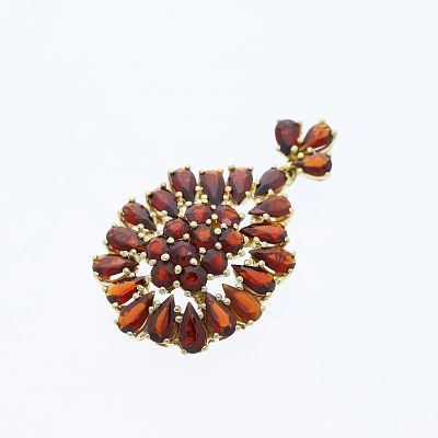 Pendant 9,00 ct. Garnets 333 Yellow gold 8 kt. Product Description: 
Material: Yellow gold 