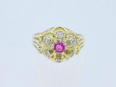 Ring 0,36 ct. Rubin, mehrere Diamanten 585 / 14 Karat. Artikelbeschreibung: 
Gewicht: ca. 5,58 Gramm