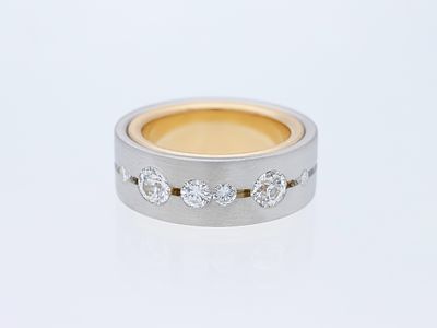 Ring 1,80 ct. Diamanten 950 Platin, 750 Gold / 18 Karat. Artikelbeschreibung: 
Material: Platin 