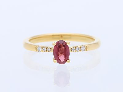 Ring 0,64 ct. Saphir, Diamanten 750 Gold / 18 Karat IGI Zertifikat. Artikelbeschreibung: 