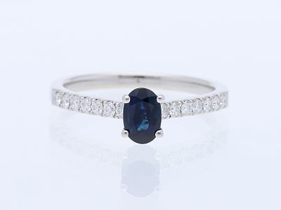 Ring 0,84 ct. Saphir, Diamanten 750 Gold / 18 Karat IGI Zertifikat. Artikelbeschreibung: 