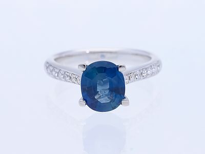 Ring 2,22 ct. Saphir, Diamanten 750 Gold / 18 Karat IGI Zertifikat. Artikelbeschreibung: 