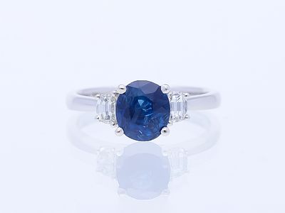 Ring 2,13 ct. Saphir, Diamanten 750 Gold / 18 Karat IGI Zertifikat. Artikelbeschreibung: 