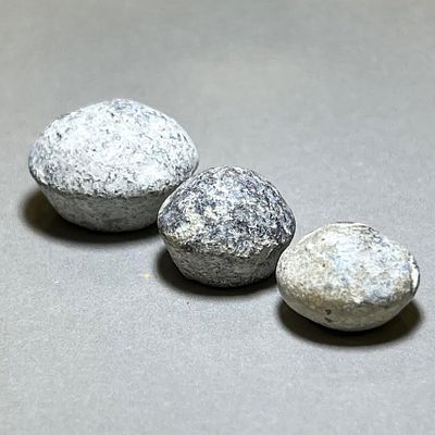 A Lot of 3 Angular Dome-shaped Lead Weights. 8th - 7th century BCE. 41.17, 22.93 and 17.2 gr. 