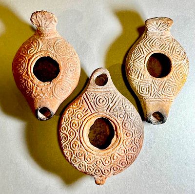 A Lot of 3 Terracotta Oil Lamps. Samaritan, 4th century CE. 9.9 - 8.7 cm. In very good condition.