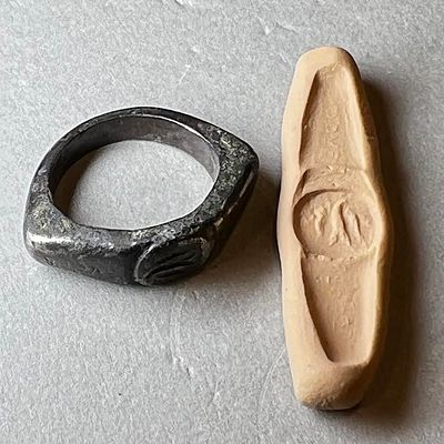 A Roman Silver Ring. 2nd - 3rd century CE. Depicting an eagle and a Greek inscription: EVOO / 