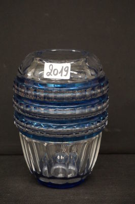 VAL SAINT LAMBERT - Mooie Art Deco vaas in handgeslepen kristal - Blauw gekleurd - H: 22 cm