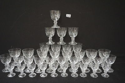 VAL SAINT LAMBERT - Kristal handgeslepen - Bestaande uit 36 glazen