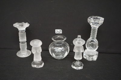 SAINT LOUIS - 5 Mooie sierstukken in kristal - 1 beeld met kleine letsel aan de hand - H: 13 