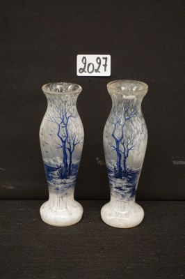 LE VERRE FRANCAIS (VERCAIS) - 2 Mooie vazen met handgeslepen decor met bomen, vogels en water - 