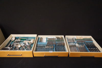 CHRISTOFLE - Model "PERLES" - Uitgebreid verzilverd bestek bestaande uit 179 stuks - Volledig 