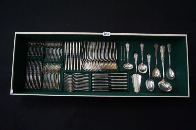 MOOI BESTEK IN VERZILVERD METAAL - Bestaande uit 116 stuks - Volledig voor 12 personen