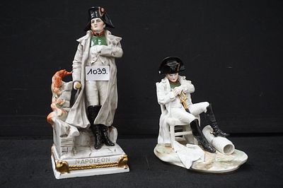 2 beelden van Napoleon Bonaparte in Saksisch porselein - polychroom - H: 19 en 28 cm