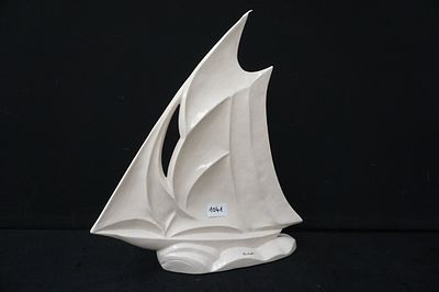 LOUIS FONTINELLE (1886 - 1964) - "Yacht" - Art Deco zeilboot in craquele - gesigneerd - H: 47 cm