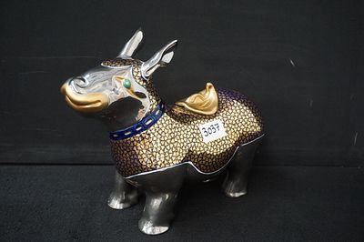 GIULIA MANGANI - Italian design in porcelain - decorated and silvered - with lid - L: 30 cm