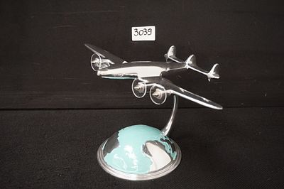 model airplane in retro style - tripod in the shape of a globe - wingspan: 26 cm h18 cm
Avion