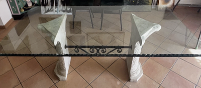 Crystal table with white agate fossil stone base. Dimensions: 
• Length: 180 cm 
• Width: 90 cm 
