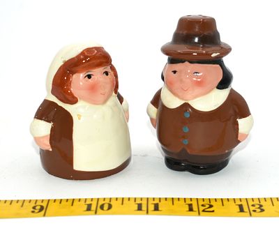 A Pair of Publix 2004 Thanksgiving Pilgrim Salt & Pepper Shakers. A pair of ceramic 