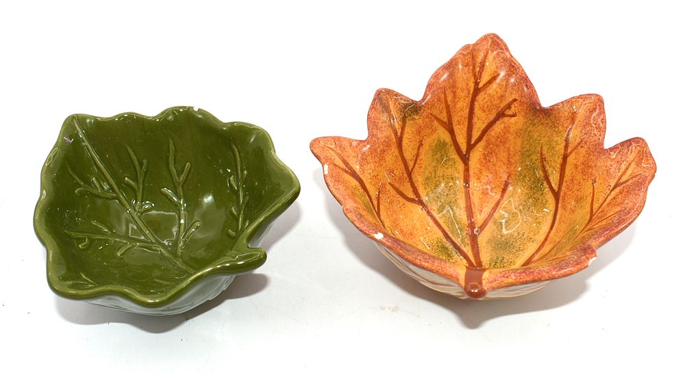 Two Ceramic Fall Harvest Leaf Dishes. Two ceramic leaf-shaped dishes, one green and one 
