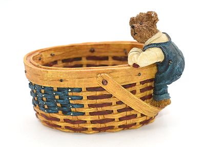 Boyds Collection Thomas' Oval Stars and Stripes Basket. A single decorative resin figurine of a 