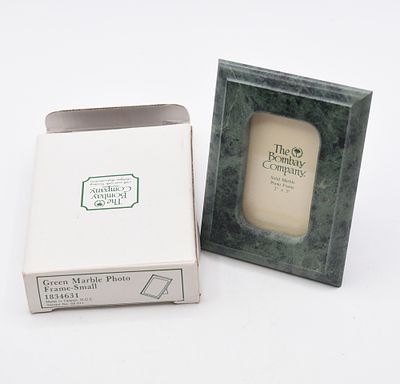 A The Bombay Company Green Marble Photo Frame. A green marble photo frame by The Bombay Company 