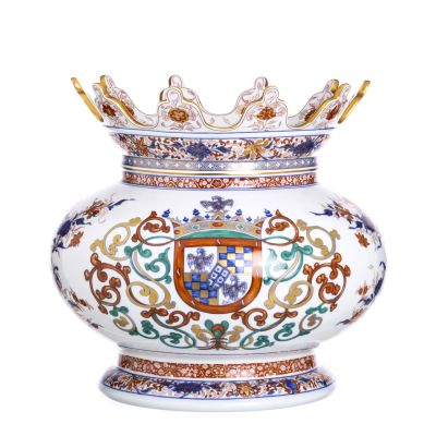 REFRESCADOR BA&Ccedil;AIM. Em porcelana moldada e relevada da F&aacute;brica da Vista Alegre 