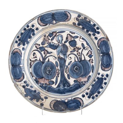 PRATO EM FAIAN&Ccedil;A. Portuguesa, do s&eacute;c. XVII, decora&ccedil;&atilde;o tipo 