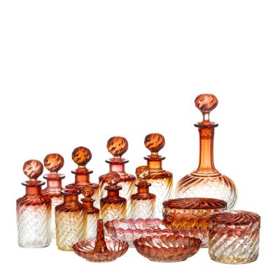 CONJUNTO DE QUINZE PE&Ccedil;AS. Francesas, do s&eacute;c. XX em cristal colorido Baccarat. 