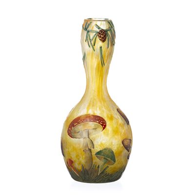 JARRA CHAMPIGNON DAUM (S&Eacute;C. XIX/XX). Francesa, circa de 1910 em pasta de vidro gravado a 