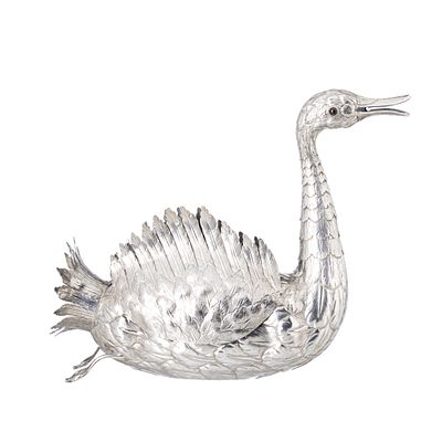 FLOREIRA CISNE EM PRATA, MANUEL ALCINO. Portuguesa do s&eacute;c. XX, decora&ccedil;&atilde;o 