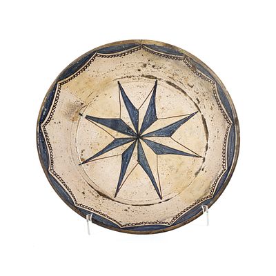 PRATO EM FAIAN&Ccedil;A S&Eacute;C. XVII. Portuguesa, da segunda metade do s&eacute;c. XVII 