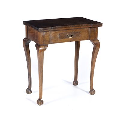 MESA DE CH&Aacute; D. JO&Atilde;O V. Portuguesa, do s&eacute;c. XVIII, em madeira de pau-&oacute;leo. Caixa 
