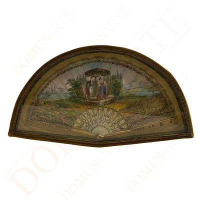 Leque emoldurado , 1830/40. leque em papel com varetas em osso, litografia aguarelada, com cena 