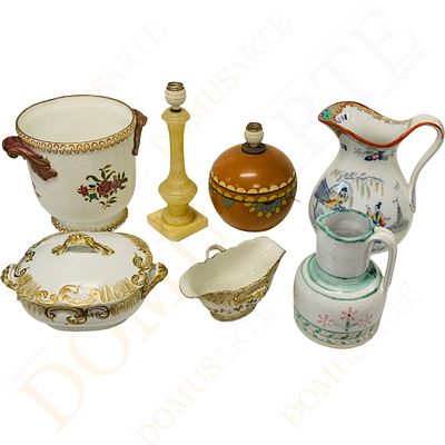Lote de porcelanas antigas Campos e Filho, Maastrich etc. em porcelana, decora&ccedil;&atilde;o policromada 