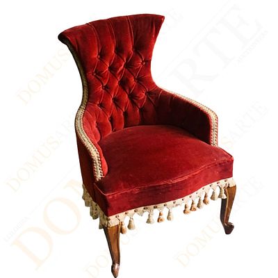 Poltrona "Senhorina". estofada a veludo vermelho, com costas altas capiton&ecirc;, guarni&ccedil;&atilde;o em tachas 