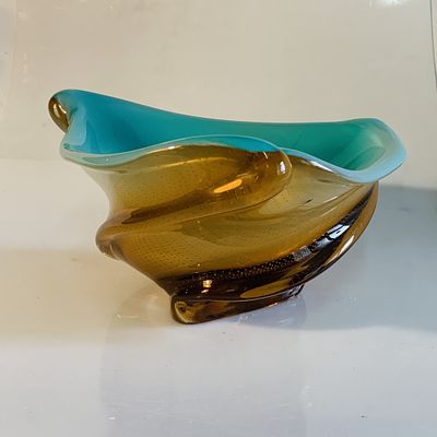Ta&ccedil;a em pasta de vidro. em pasta de vidro, com varias camadas de cores, portuguesa 