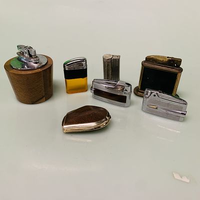 Lote de Isqueiros. lote de 7 isqueiros, diversos materiais, n&atilde;o testados. S&eacute;c XX, Europeus. Com 