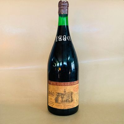 1980 Porta dos Cavaleiros Reserva tinto 1,5L. Caves S&atilde;o Jo&atilde;o , Vinho Tinto, D&atilde;o . Colheita 1980 