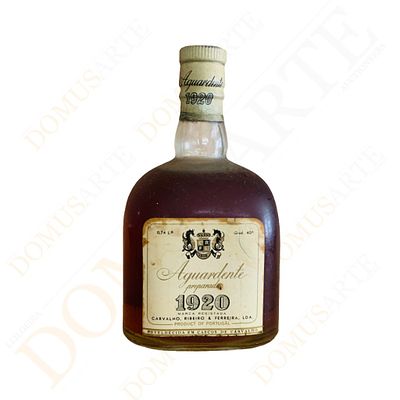 Aguardente Vinica 1920 "quadrada". Carvalho, Ribeiro &Ferreira ld&ordf;74cl 40 % vol.