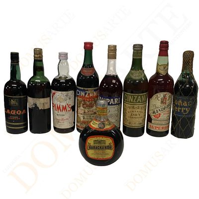 Lote de diversas garrafas (9). Lote composto por garrafas diversas de bebidas alco&oacute;licas 